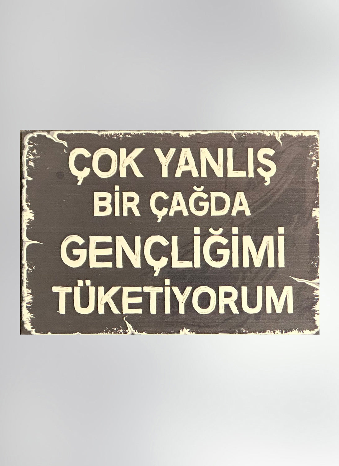 Cok Yanlis Bir Cagda Gencligimi Tüketiyorum Retro Ahsap Poster