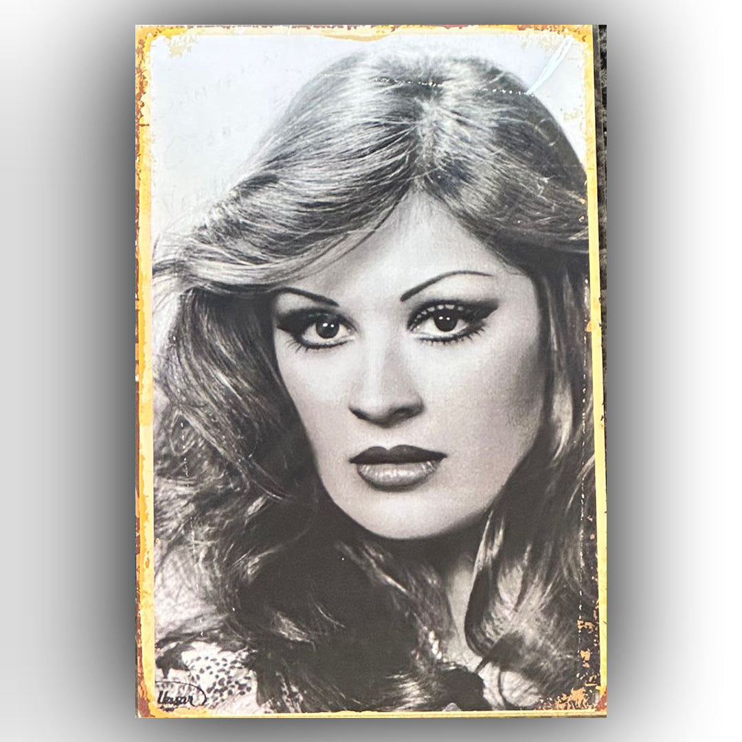 Gülsen Bubikoğlu Siyah Beyaz Retro Ahsap Posteri