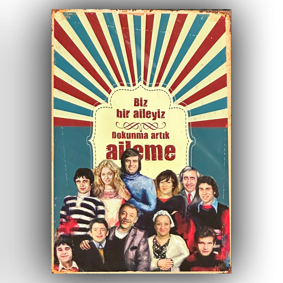Biz Bir Aileyiz Retro Ahsap Poster