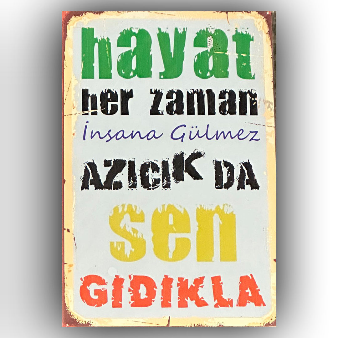 Hayat Her Zaman Insana Gülmez Retro Ahsap Poster
