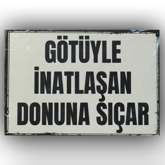 Götüyle Inatlasan Donuna Sicar Retro Ahsap Poster