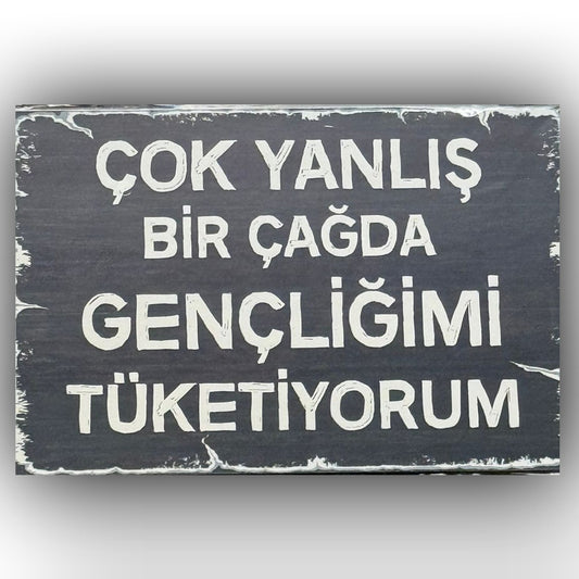 Cok Yanlis Bir Cagda Retro Ahsap Poster